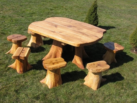 Mediniai lauko stalai su kėdėmis Tauragėje