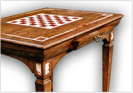 Modernūs mediniai klasikiniai stalai Klaipėdoje